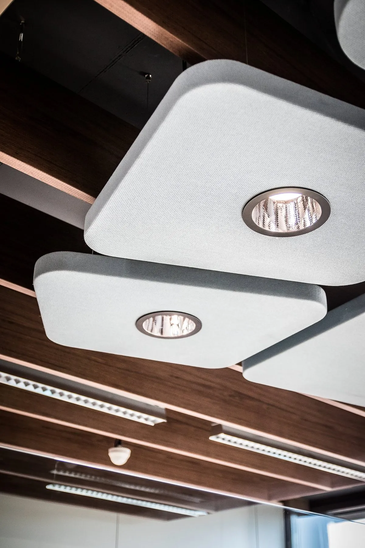Luminaires acoustiques au plafond du siège d’Arendt